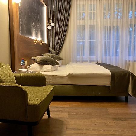 Pensjonat - Restauracja Zolty Domek Szczecinek Kültér fotó