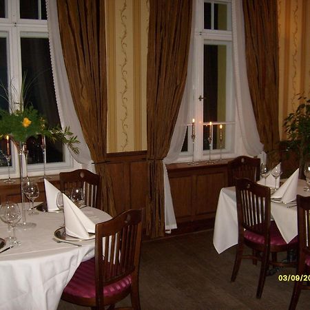 Pensjonat - Restauracja Zolty Domek Szczecinek Kültér fotó