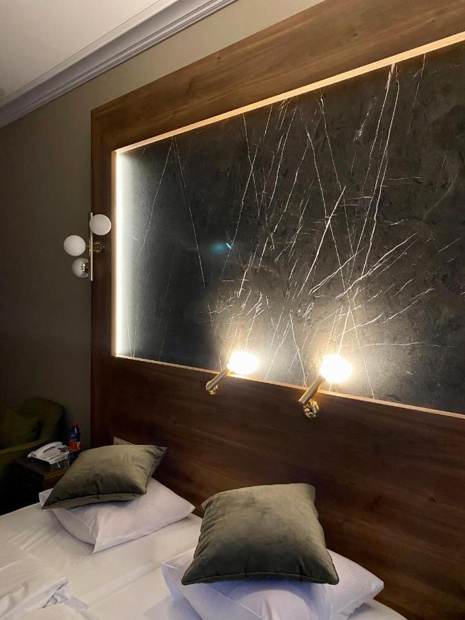 Pensjonat - Restauracja Zolty Domek Szczecinek Kültér fotó