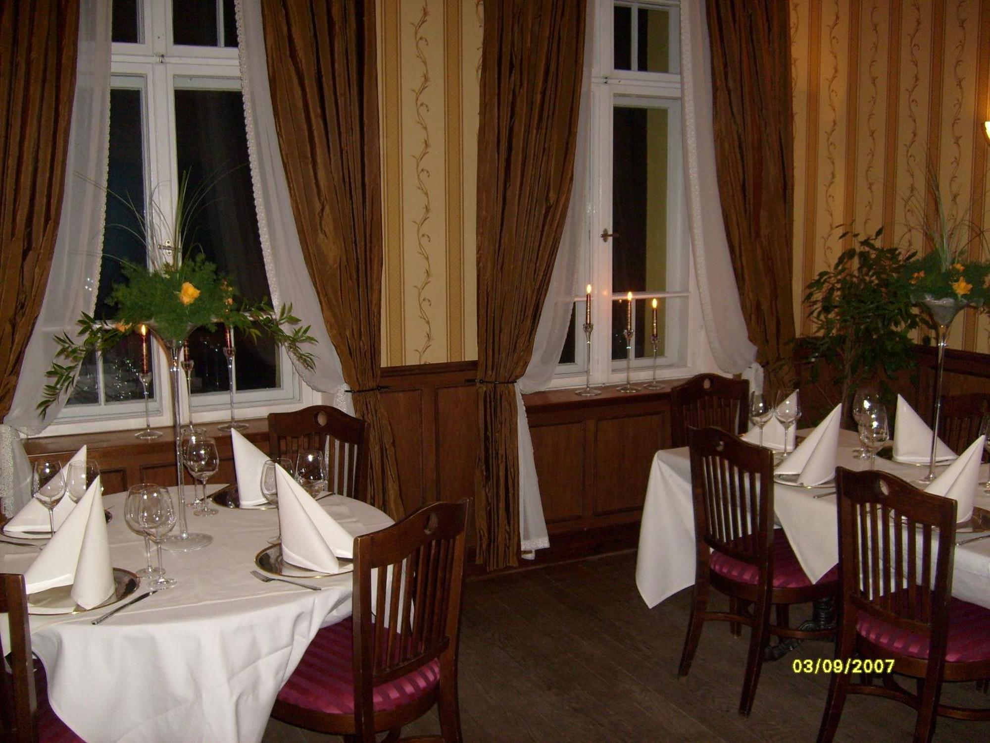 Pensjonat - Restauracja Zolty Domek Szczecinek Kültér fotó