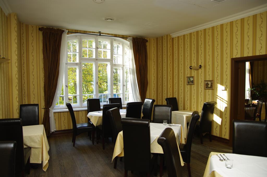 Pensjonat - Restauracja Zolty Domek Szczecinek Kültér fotó