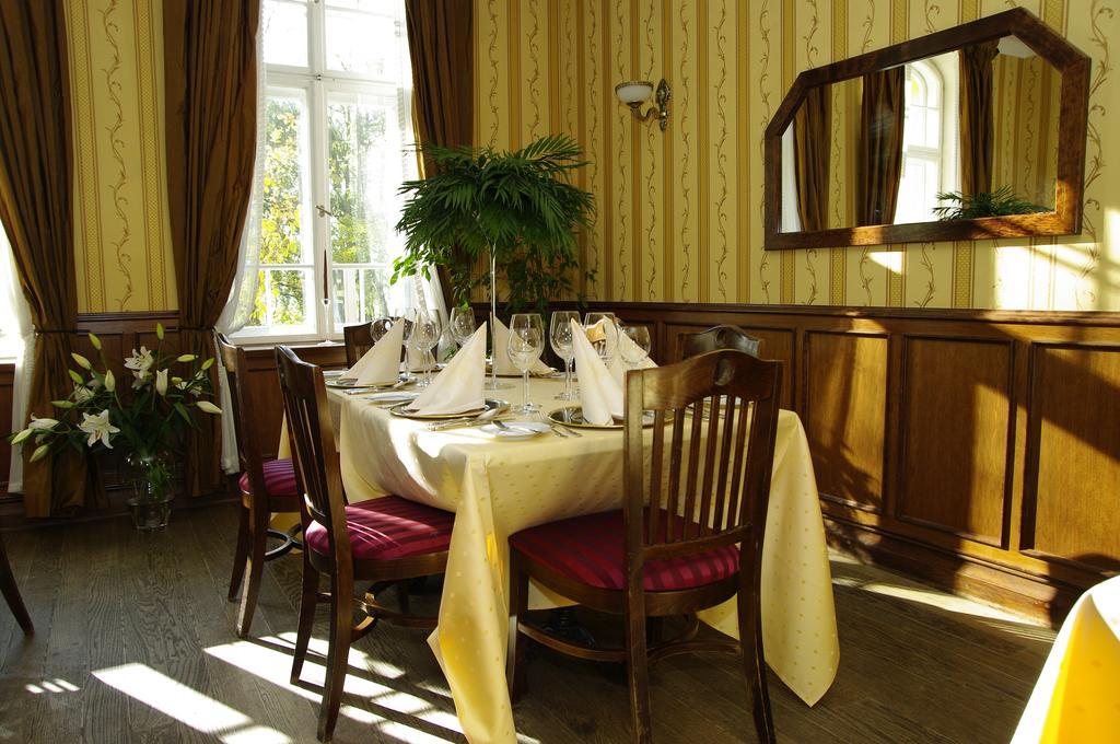 Pensjonat - Restauracja Zolty Domek Szczecinek Kültér fotó