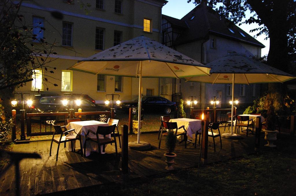 Pensjonat - Restauracja Zolty Domek Szczecinek Kültér fotó